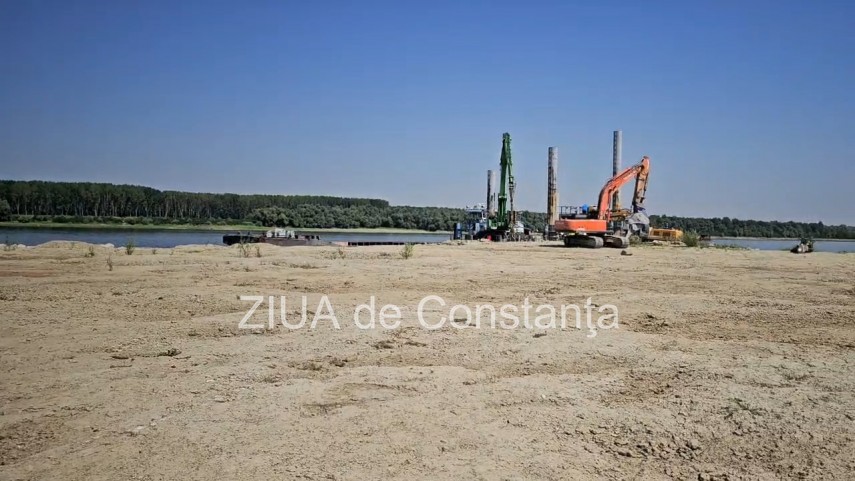 foto video operatiune in desfasurare pe dunare se lucreaza pentru a dirija o parte din debitul dunarii foto video operatiune in desfasurare pe dunare se lucreaza pentru a dirija o parte din debitul dunarii