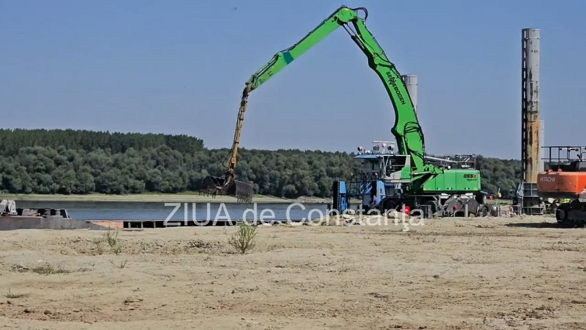 foto video operatiune in desfasurare pe dunare se lucreaza pentru a dirija o parte din debitul dunarii foto video operatiune in desfasurare pe dunare se lucreaza pentru a dirija o parte din debitul dunarii