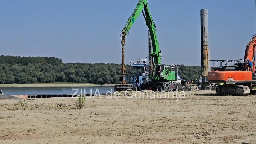 foto video operatiune in desfasurare pe dunare se lucreaza pentru a dirija o parte din debitul dunarii foto video operatiune in desfasurare pe dunare se lucreaza pentru a dirija o parte din debitul dunarii