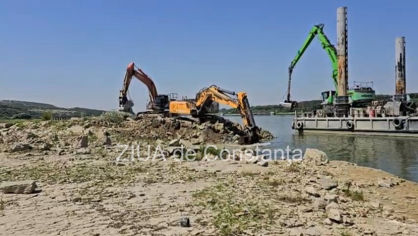 foto video operatiune in desfasurare pe dunare se lucreaza pentru a dirija o parte din debitul dunarii foto video operatiune in desfasurare pe dunare se lucreaza pentru a dirija o parte din debitul dunarii