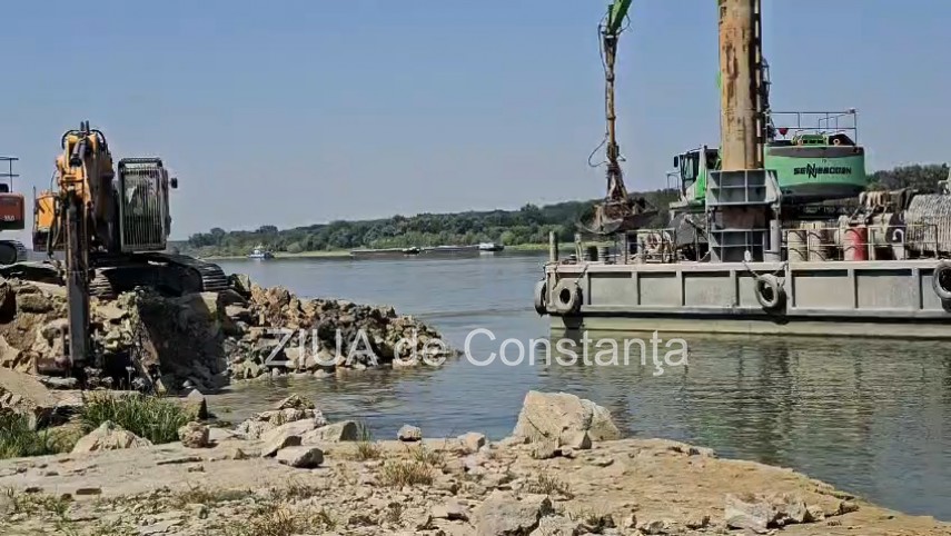foto video operatiune in desfasurare pe dunare se lucreaza pentru a dirija o parte din debitul dunarii foto video operatiune in desfasurare pe dunare se lucreaza pentru a dirija o parte din debitul dunarii