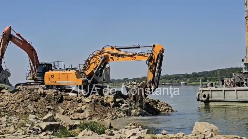 foto video operatiune in desfasurare pe dunare se lucreaza pentru a dirija o parte din debitul dunarii foto video operatiune in desfasurare pe dunare se lucreaza pentru a dirija o parte din debitul dunarii