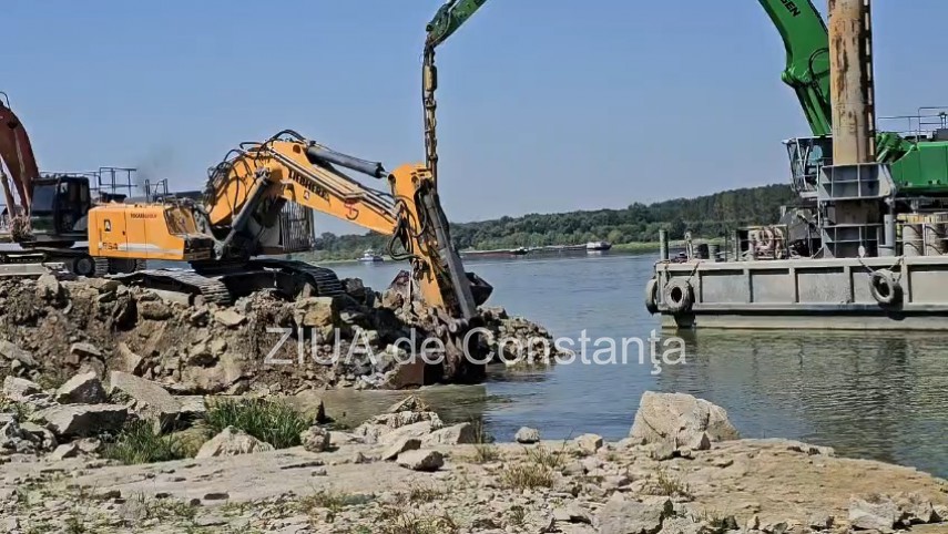foto video operatiune in desfasurare pe dunare se lucreaza pentru a dirija o parte din debitul dunarii foto video operatiune in desfasurare pe dunare se lucreaza pentru a dirija o parte din debitul dunarii