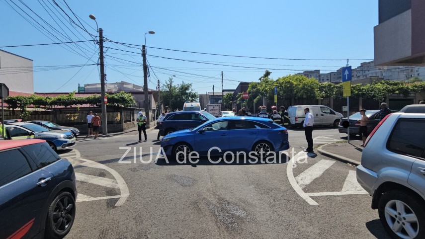 accident rutier la intersectia strazilor steagului si andrei poet muresanu din constanta doua autoturisme accident rutier la intersectia strazilor steagului si andrei poet muresanu din constanta doua autoturisme