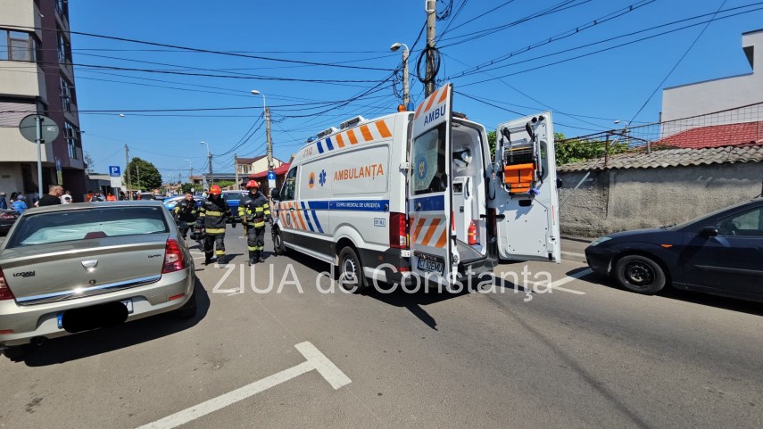 accident rutier la intersectia strazilor steagului si andrei poet muresanu din constanta doua autoturisme accident rutier la intersectia strazilor steagului si andrei poet muresanu din constanta doua autoturisme