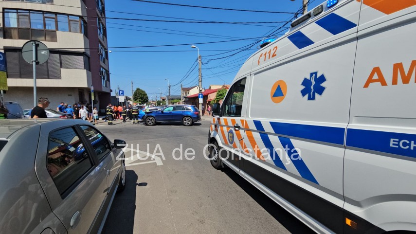 accident rutier la intersectia strazilor steagului si andrei poet muresanu din constanta doua autoturisme accident rutier la intersectia strazilor steagului si andrei poet muresanu din constanta doua autoturisme