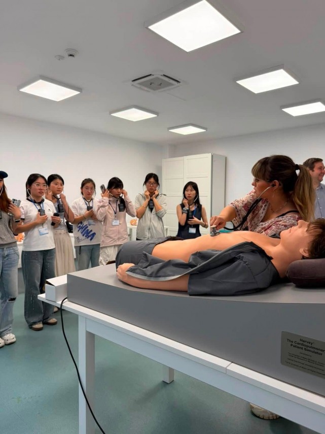 foto uoc studenti din china intr un program de pregatire medicala si culturala la constanta 948608 foto uoc studenti din china intr un program de pregatire medicala si culturala la constanta 948608