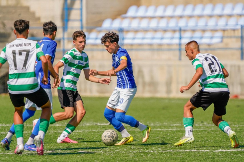 fotbalistii din echipele under 16 si under 17 de la farul constanta amicale cu adversari din bulgaria fotbalistii din echipele under 16 si under 17 de la farul constanta amicale cu adversari din bulgaria
