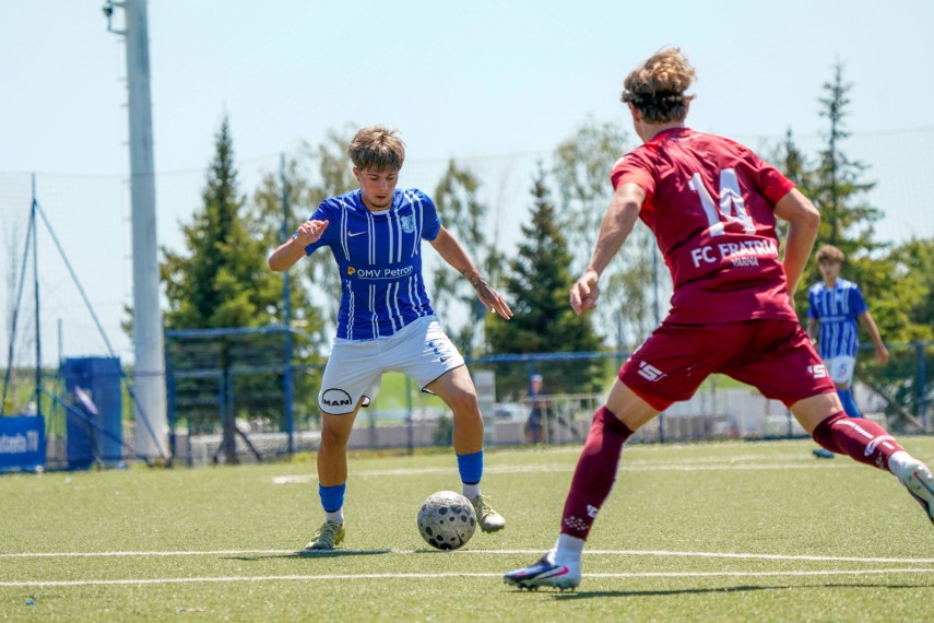 fotbalistii din echipele under 16 si under 17 de la farul constanta amicale cu adversari din bulgaria fotbalistii din echipele under 16 si under 17 de la farul constanta amicale cu adversari din bulgaria