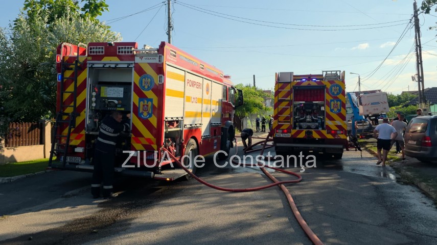 alerta de incendiu la navodari flacarile izbucnite de la o masina din garaj s au extins la o casa invecinata alerta de incendiu la navodari flacarile izbucnite de la o masina din garaj s au extins la o casa invecinata