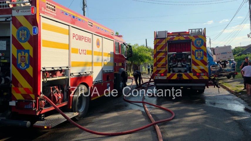 alerta de incendiu la navodari flacarile izbucnite de la o masina din garaj s au extins la o casa invecinata alerta de incendiu la navodari flacarile izbucnite de la o masina din garaj s au extins la o casa invecinata