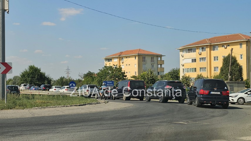 foto video atentie soferi blocaj de 2 km pe varianta constanta ovidiu pana la intrarea pe a4 948979 foto video atentie soferi blocaj de 2 km pe varianta constanta ovidiu pana la intrarea pe a4 948979