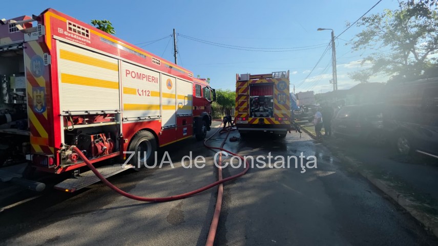 alerta de incendiu la navodari flacarile izbucnite de la o masina din garaj s au extins la o casa invecinata alerta de incendiu la navodari flacarile izbucnite de la o masina din garaj s au extins la o casa invecinata