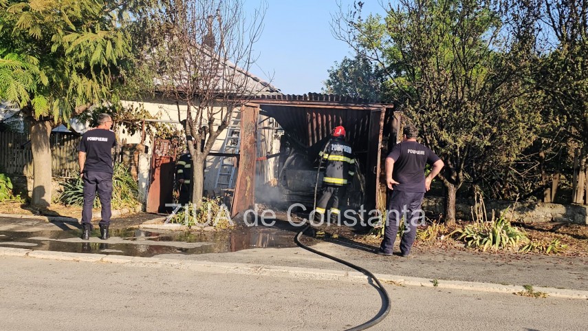alerta de incendiu la navodari flacarile izbucnite de la o masina din garaj s au extins la o casa invecinata alerta de incendiu la navodari flacarile izbucnite de la o masina din garaj s au extins la o casa invecinata