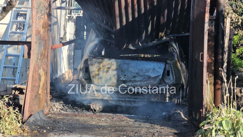 alerta de incendiu la navodari flacarile izbucnite de la o masina din garaj s au extins la o casa invecinata alerta de incendiu la navodari flacarile izbucnite de la o masina din garaj s au extins la o casa invecinata