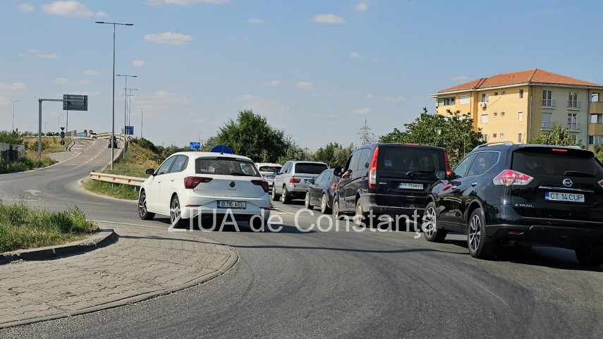 foto video atentie soferi blocaj de 2 km pe varianta constanta ovidiu pana la intrarea pe a4 948979 foto video atentie soferi blocaj de 2 km pe varianta constanta ovidiu pana la intrarea pe a4 948979