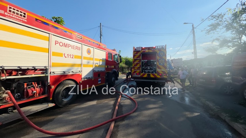 alerta de incendiu la navodari flacarile izbucnite de la o masina din garaj s au extins la o casa invecinata alerta de incendiu la navodari flacarile izbucnite de la o masina din garaj s au extins la o casa invecinata