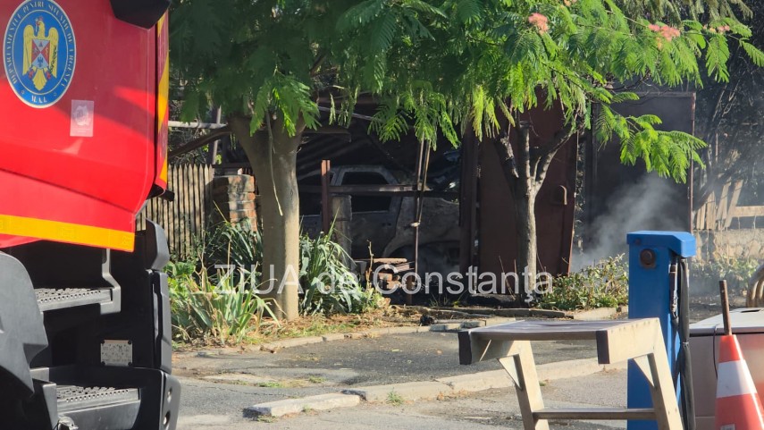 alerta de incendiu la navodari flacarile izbucnite de la o masina din garaj s au extins la o casa invecinata alerta de incendiu la navodari flacarile izbucnite de la o masina din garaj s au extins la o casa invecinata