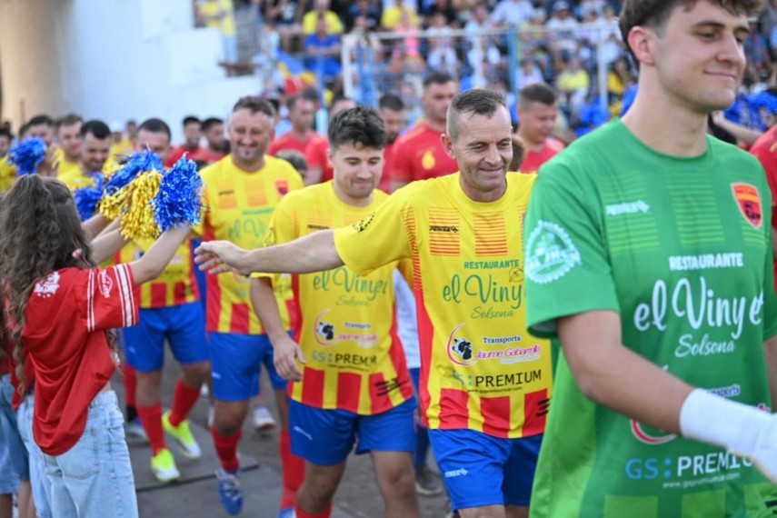 nationalele de soferi ale romaniei si spaniei au jucat la medgidia un meci caritabil mingea aruncata nationalele de soferi ale romaniei si spaniei au jucat la medgidia un meci caritabil mingea aruncata