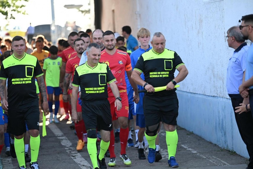 nationalele de soferi ale romaniei si spaniei au jucat la medgidia un meci caritabil mingea aruncata nationalele de soferi ale romaniei si spaniei au jucat la medgidia un meci caritabil mingea aruncata