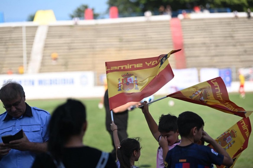 nationalele de soferi ale romaniei si spaniei au jucat la medgidia un meci caritabil mingea aruncata nationalele de soferi ale romaniei si spaniei au jucat la medgidia un meci caritabil mingea aruncata