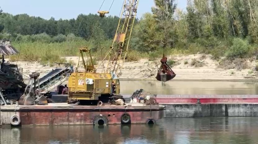 foto video dragaj de urgenta pe dunare la cochirleni guvernul aloca 5 1 milioane de lei pentru lucrarile foto video dragaj de urgenta pe dunare la cochirleni guvernul aloca 5 1 milioane de lei pentru lucrarile