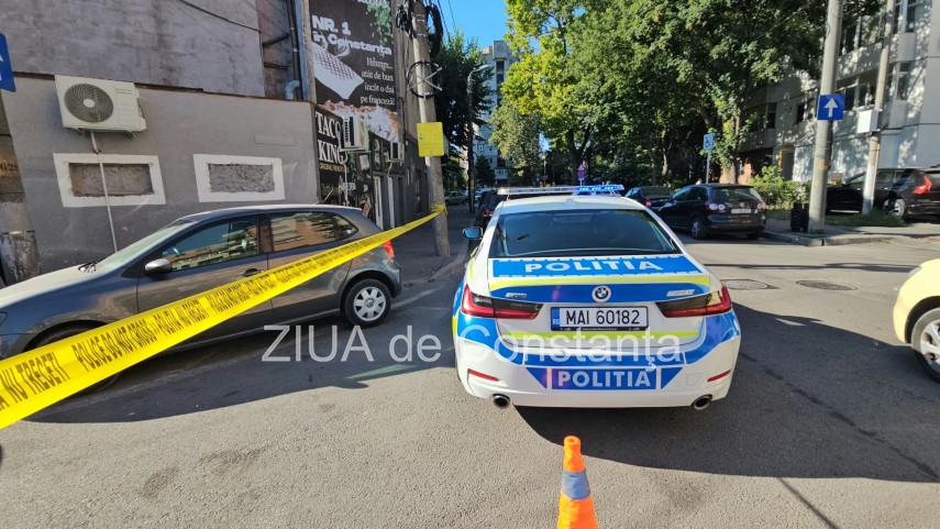 asfalt surpat pe o strada din constanta un autoturism a cazut in groapa 949123 asfalt surpat pe o strada din constanta un autoturism a cazut in groapa 949123