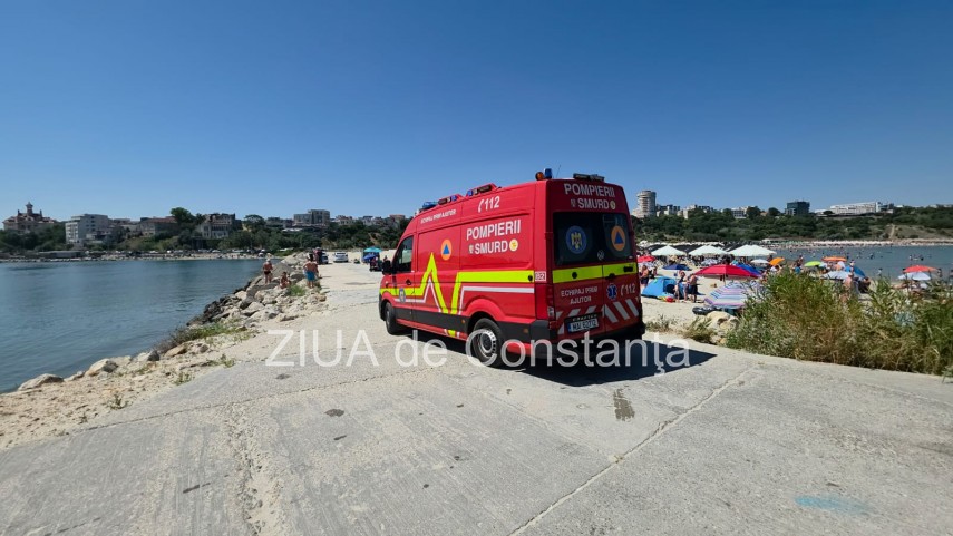 persoana scoasa inconstienta din apa pe plaja modern din constanta intervin mai multe echipaje medicale persoana scoasa inconstienta din apa pe plaja modern din constanta intervin mai multe echipaje medicale