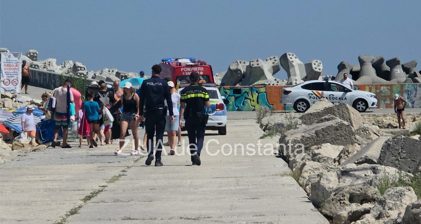 persoana scoasa inconstienta din apa pe plaja modern din constanta intervin mai multe echipaje medicale persoana scoasa inconstienta din apa pe plaja modern din constanta intervin mai multe echipaje medicale