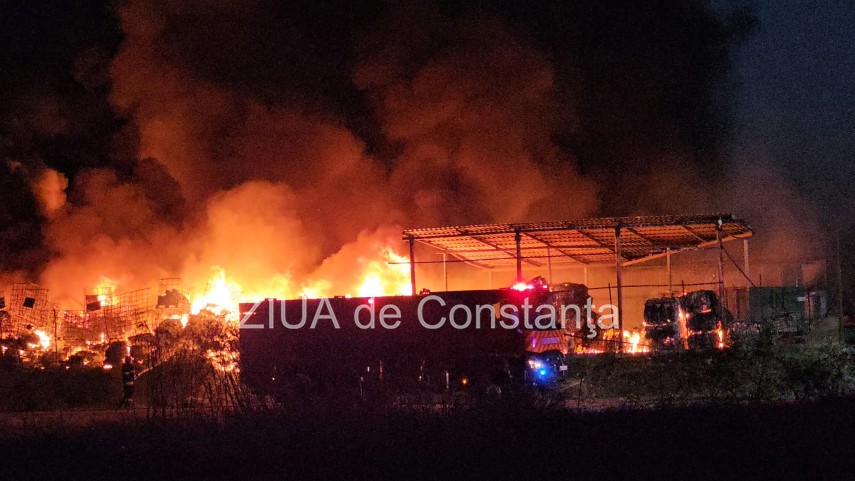 stiri constanta azi incendiu cu degajari mari de fum la un centru de colectare a plasticului intre lumina stiri constanta azi incendiu cu degajari mari de fum la un centru de colectare a plasticului intre lumina