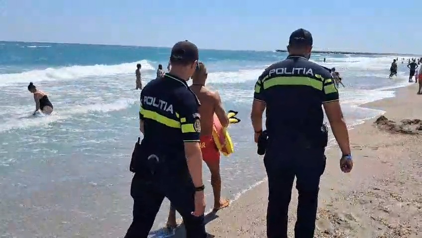 foto video steagul rosu arborat pe plajele de pe litoral salvamarii au cerut sprijinul politistilor pentru foto video steagul rosu arborat pe plajele de pe litoral salvamarii au cerut sprijinul politistilor pentru