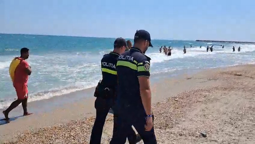 foto video steagul rosu arborat pe plajele de pe litoral salvamarii au cerut sprijinul politistilor pentru foto video steagul rosu arborat pe plajele de pe litoral salvamarii au cerut sprijinul politistilor pentru
