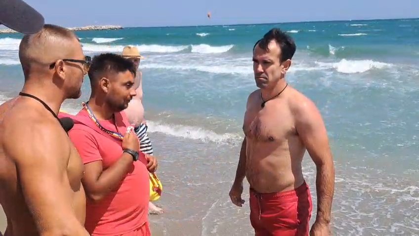 foto video steagul rosu arborat pe plajele de pe litoral salvamarii au cerut sprijinul politistilor pentru foto video steagul rosu arborat pe plajele de pe litoral salvamarii au cerut sprijinul politistilor pentru