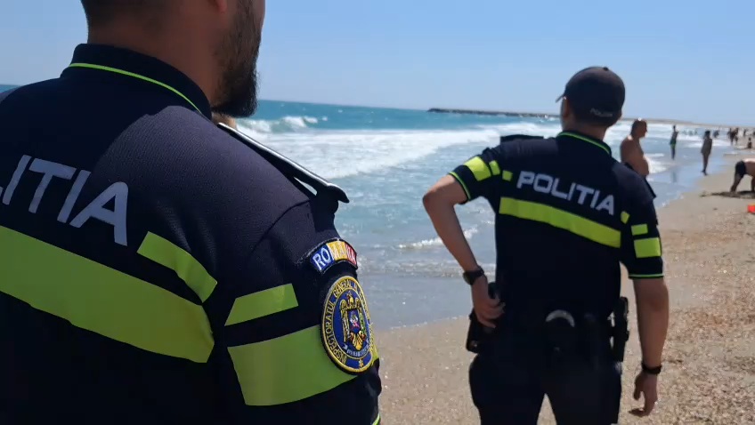 foto video steagul rosu arborat pe plajele de pe litoral salvamarii au cerut sprijinul politistilor pentru foto video steagul rosu arborat pe plajele de pe litoral salvamarii au cerut sprijinul politistilor pentru