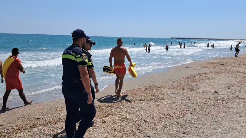 foto video steagul rosu arborat pe plajele de pe litoral salvamarii au cerut sprijinul politistilor pentru foto video steagul rosu arborat pe plajele de pe litoral salvamarii au cerut sprijinul politistilor pentru
