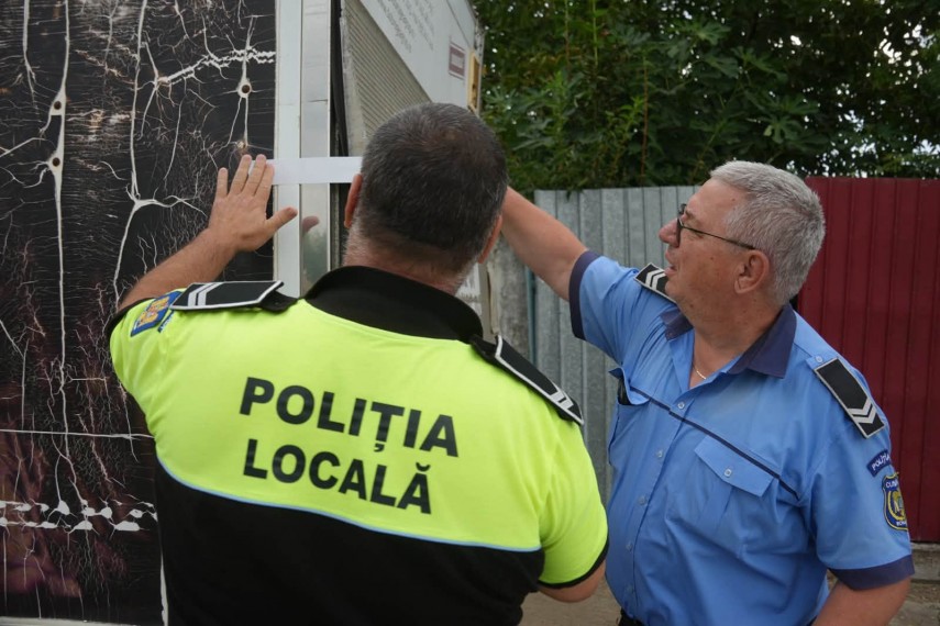 stiri constanta foto doua autoutilitare abandonate de peste trei ani ridicate de pe o strada din cumpana stiri constanta foto doua autoutilitare abandonate de peste trei ani ridicate de pe o strada din cumpana