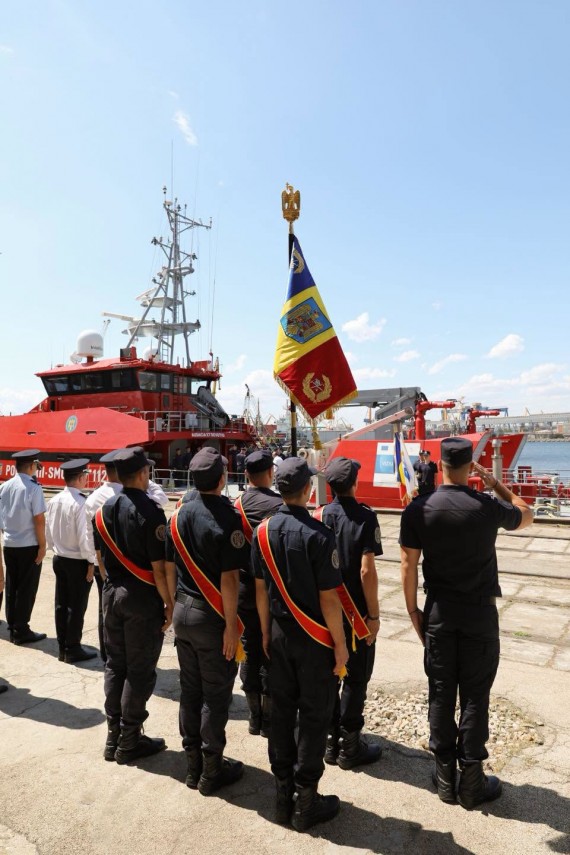 foto ceremonie in portul constanta nava de pompieri care poate interveni trei zile fara realimentare foto ceremonie in portul constanta nava de pompieri care poate interveni trei zile fara realimentare