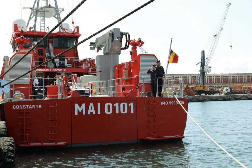 foto ceremonie in portul constanta nava de pompieri care poate interveni trei zile fara realimentare foto ceremonie in portul constanta nava de pompieri care poate interveni trei zile fara realimentare