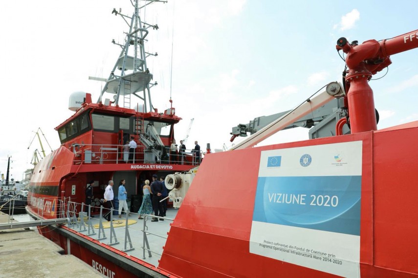 foto ceremonie in portul constanta nava de pompieri care poate interveni trei zile fara realimentare foto ceremonie in portul constanta nava de pompieri care poate interveni trei zile fara realimentare