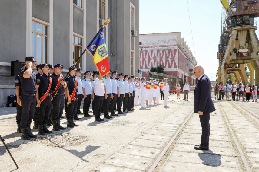 foto ceremonie in portul constanta nava de pompieri care poate interveni trei zile fara realimentare foto ceremonie in portul constanta nava de pompieri care poate interveni trei zile fara realimentare
