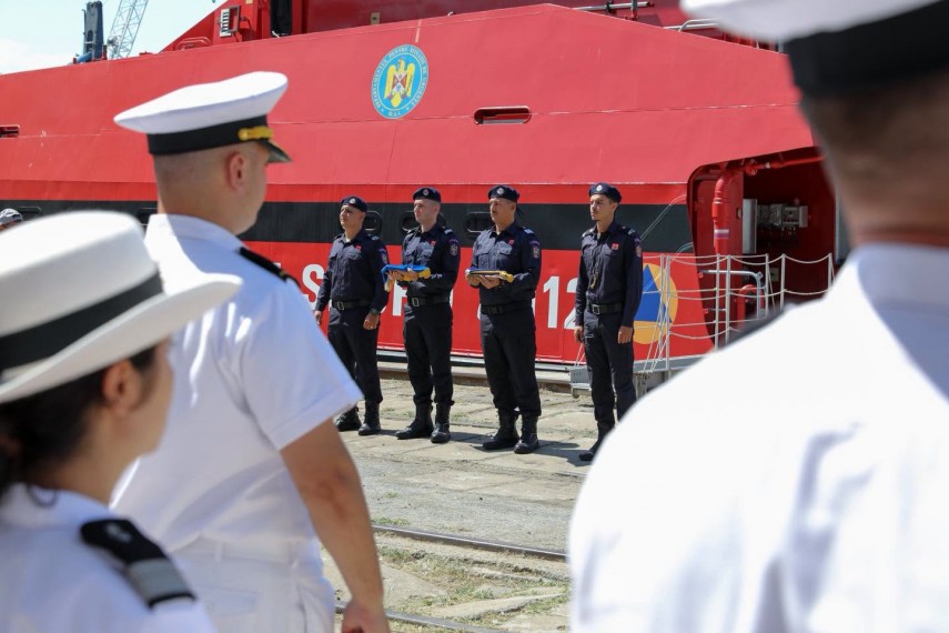 foto ceremonie in portul constanta nava de pompieri care poate interveni trei zile fara realimentare foto ceremonie in portul constanta nava de pompieri care poate interveni trei zile fara realimentare
