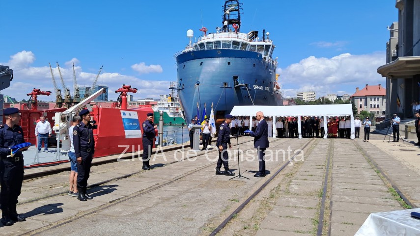 foto video nava multirol de stingere a incendiilor si salupa intra in dotarea igsu ceremonie in portul foto video nava multirol de stingere a incendiilor si salupa intra in dotarea igsu ceremonie in portul