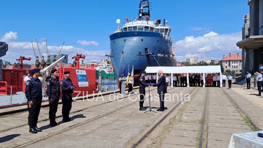 foto video nava multirol de stingere a incendiilor si salupa intra in dotarea igsu ceremonie in portul foto video nava multirol de stingere a incendiilor si salupa intra in dotarea igsu ceremonie in portul