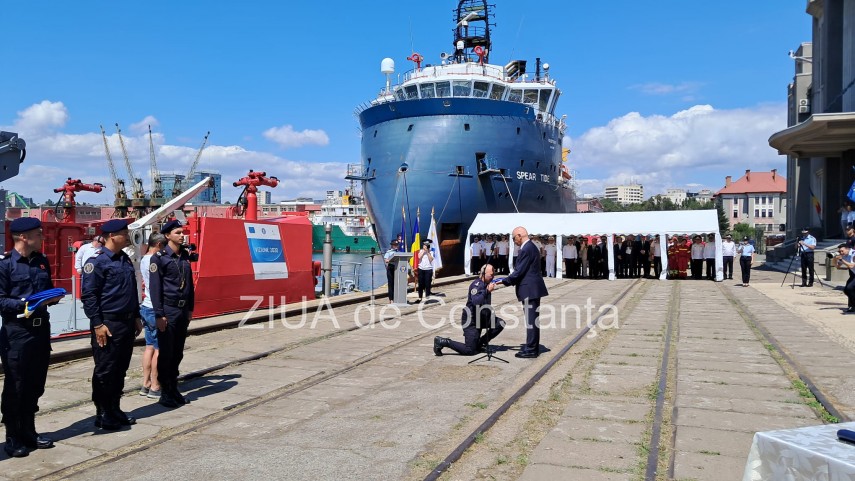 foto video nava multirol de stingere a incendiilor si salupa intra in dotarea igsu ceremonie in portul foto video nava multirol de stingere a incendiilor si salupa intra in dotarea igsu ceremonie in portul