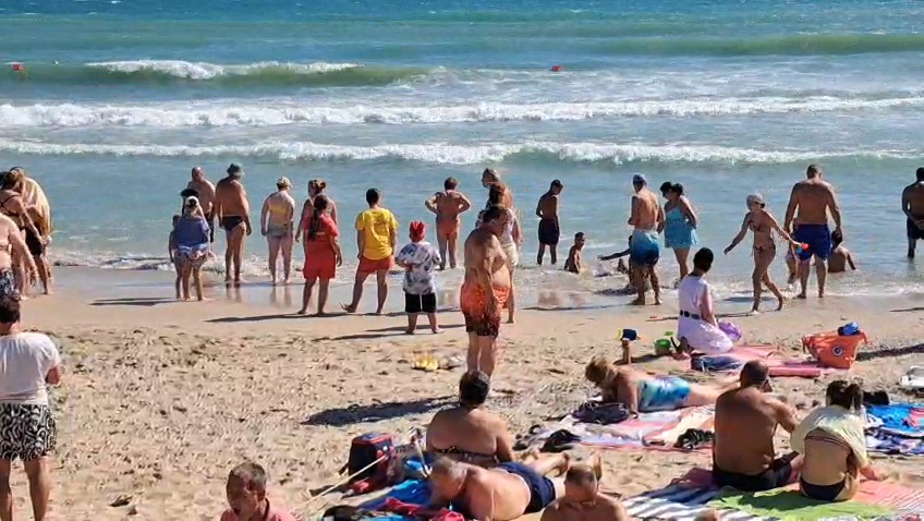 foto video steagul rosu pe plaja din eforie scaldatul este interzis 949527 foto video steagul rosu pe plaja din eforie scaldatul este interzis 949527