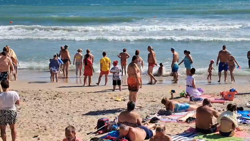 foto video steagul rosu pe plaja din eforie scaldatul este interzis 949527 foto video steagul rosu pe plaja din eforie scaldatul este interzis 949527