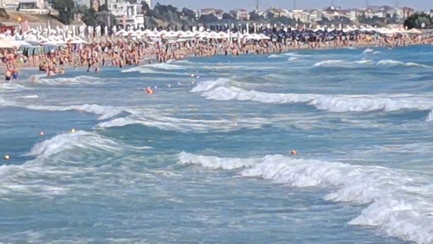 foto video steagul rosu pe plaja din eforie scaldatul este interzis 949527 foto video steagul rosu pe plaja din eforie scaldatul este interzis 949527