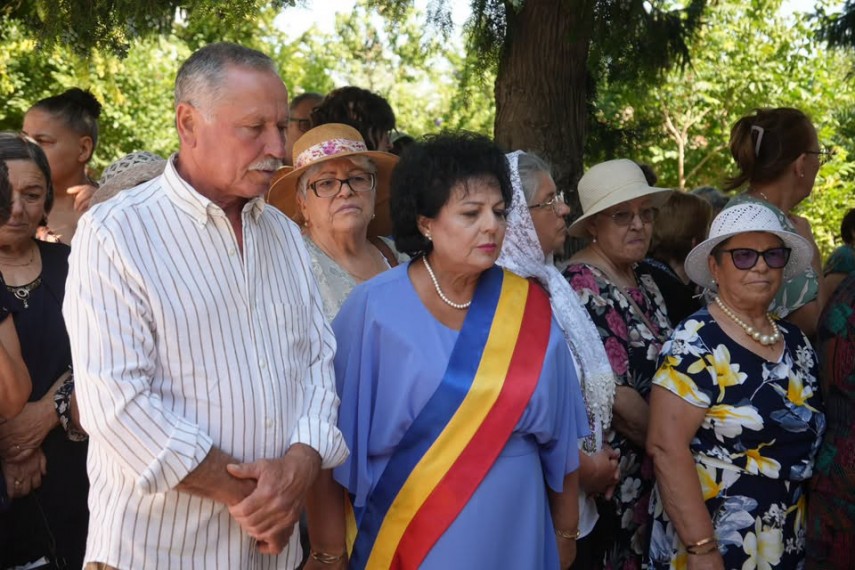 foto cumpana a sarbatorit hramul bisericii adormirea maicii domnului numerosi credinciosi alaturi de foto cumpana a sarbatorit hramul bisericii adormirea maicii domnului numerosi credinciosi alaturi de
