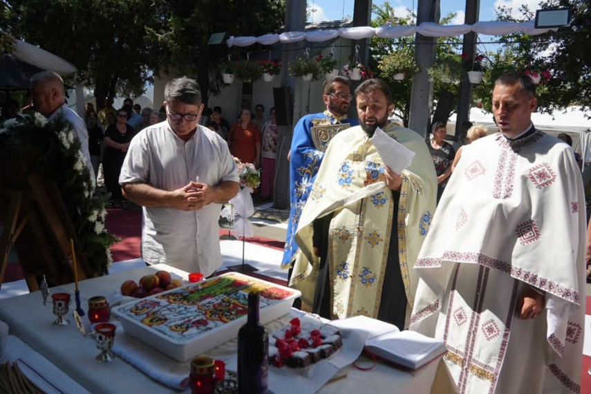 foto cumpana a sarbatorit hramul bisericii adormirea maicii domnului numerosi credinciosi alaturi de foto cumpana a sarbatorit hramul bisericii adormirea maicii domnului numerosi credinciosi alaturi de