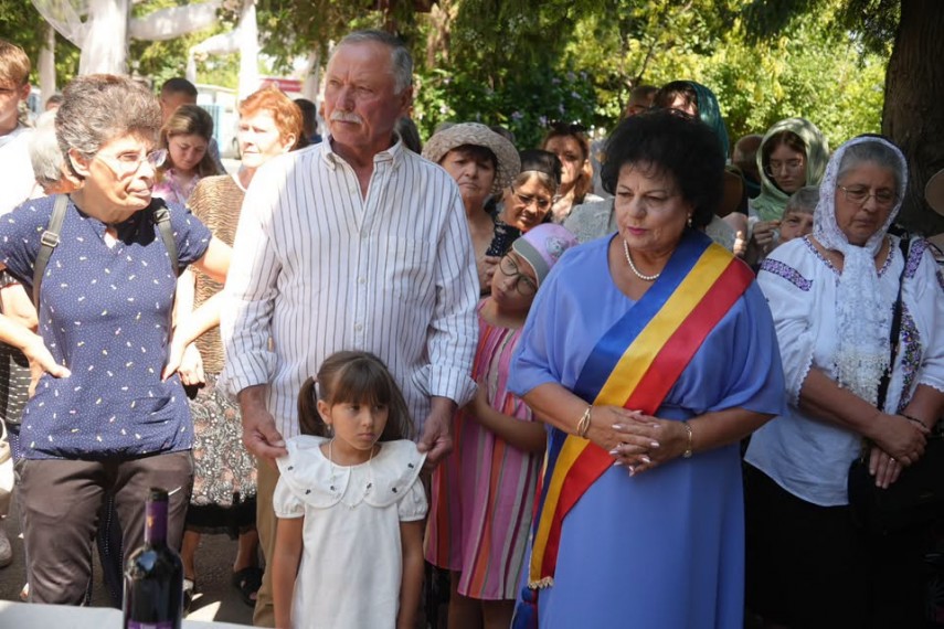 foto cumpana a sarbatorit hramul bisericii adormirea maicii domnului numerosi credinciosi alaturi de foto cumpana a sarbatorit hramul bisericii adormirea maicii domnului numerosi credinciosi alaturi de